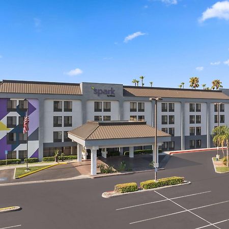 Spark By Hilton Bakersfield Central Экстерьер фото