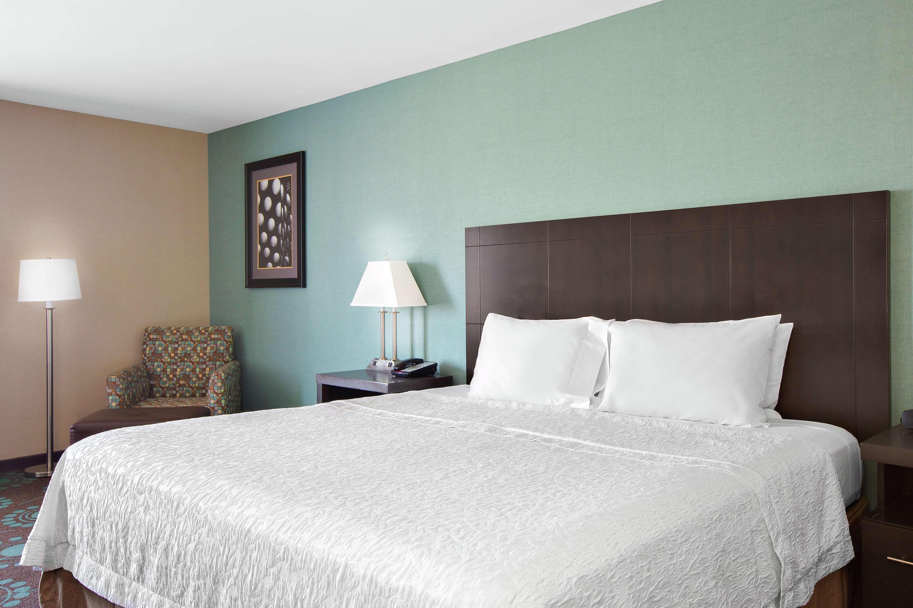 Spark By Hilton Bakersfield Central Экстерьер фото