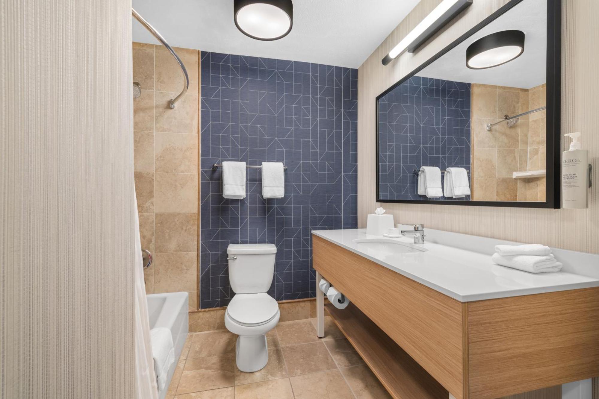 Spark By Hilton Bakersfield Central Номер фото