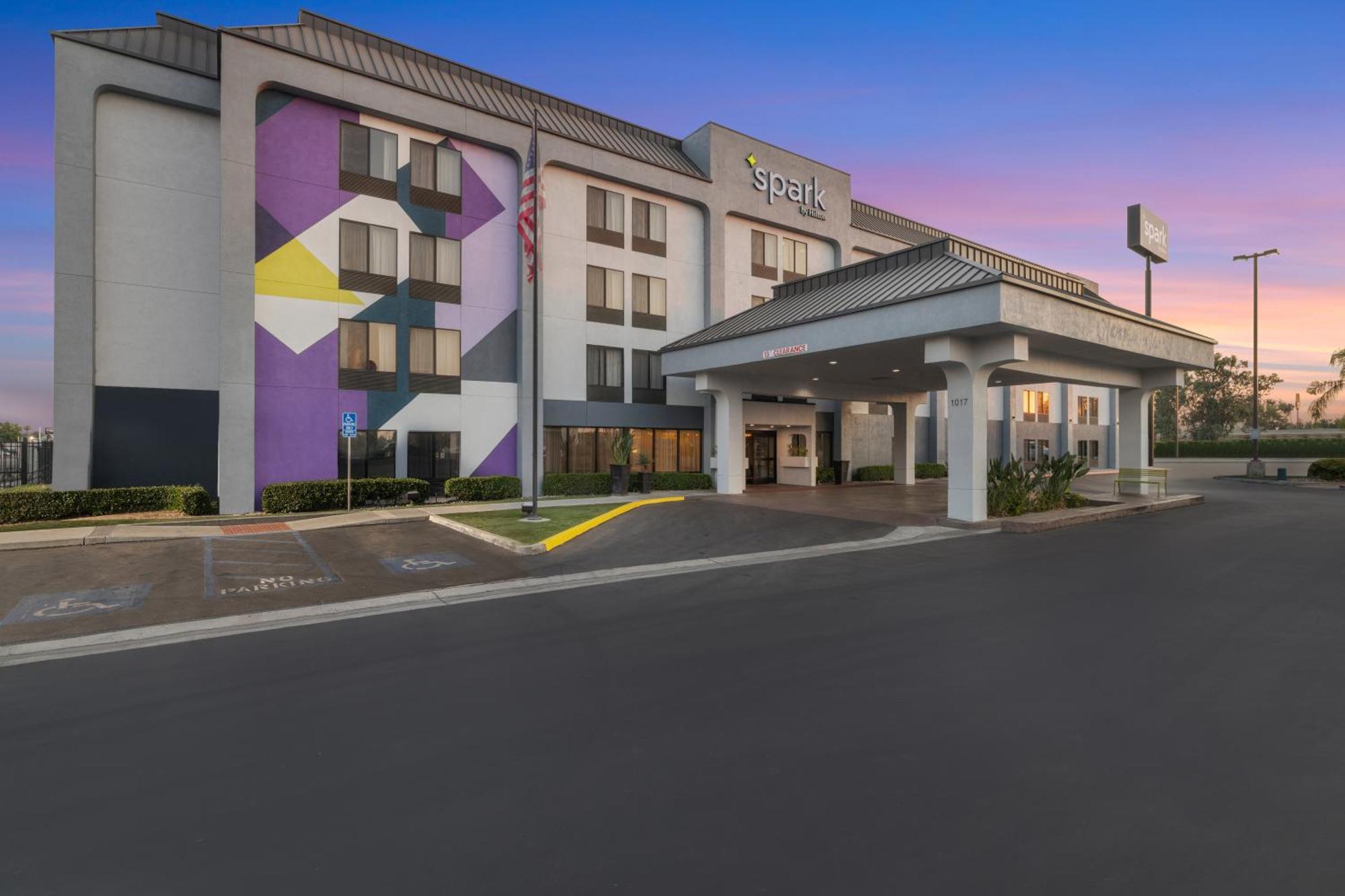 Spark By Hilton Bakersfield Central Экстерьер фото