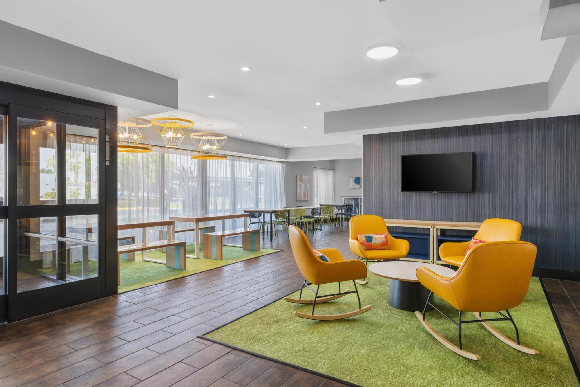 Spark By Hilton Bakersfield Central Экстерьер фото