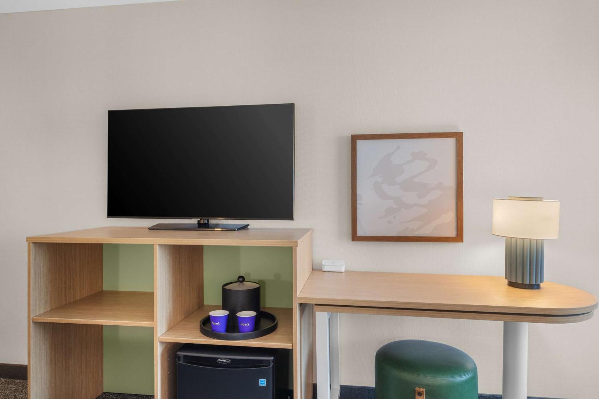 Spark By Hilton Bakersfield Central Экстерьер фото