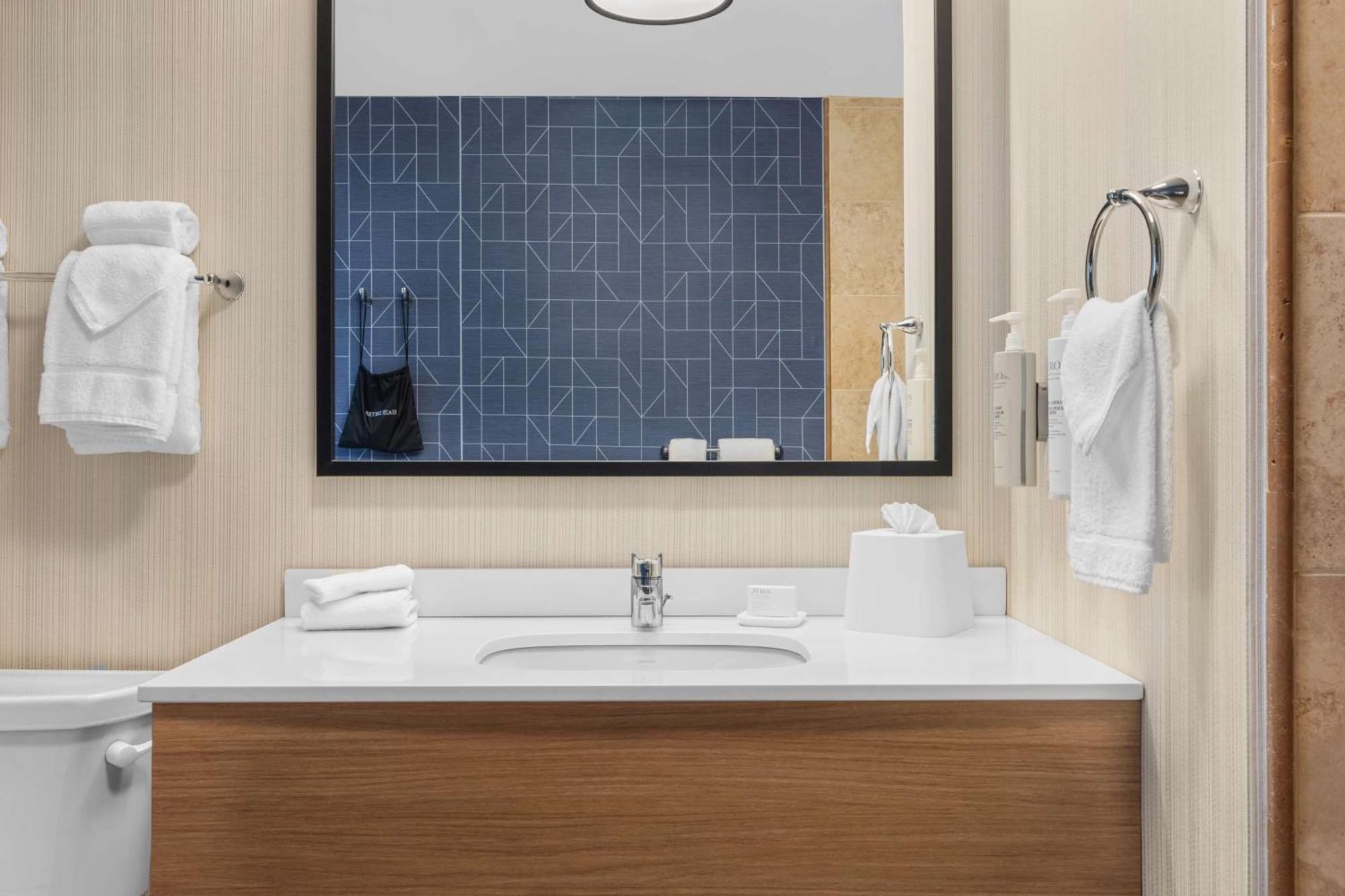 Spark By Hilton Bakersfield Central Экстерьер фото