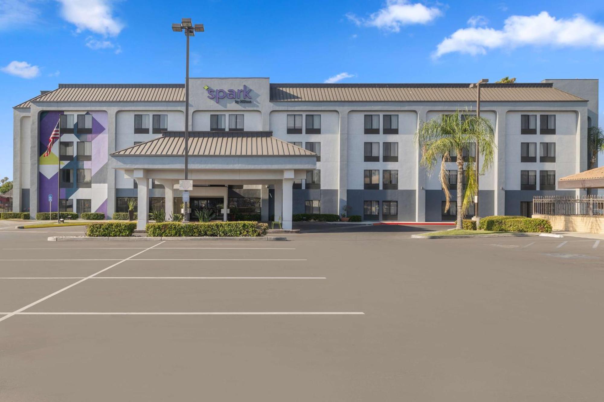 Spark By Hilton Bakersfield Central Экстерьер фото