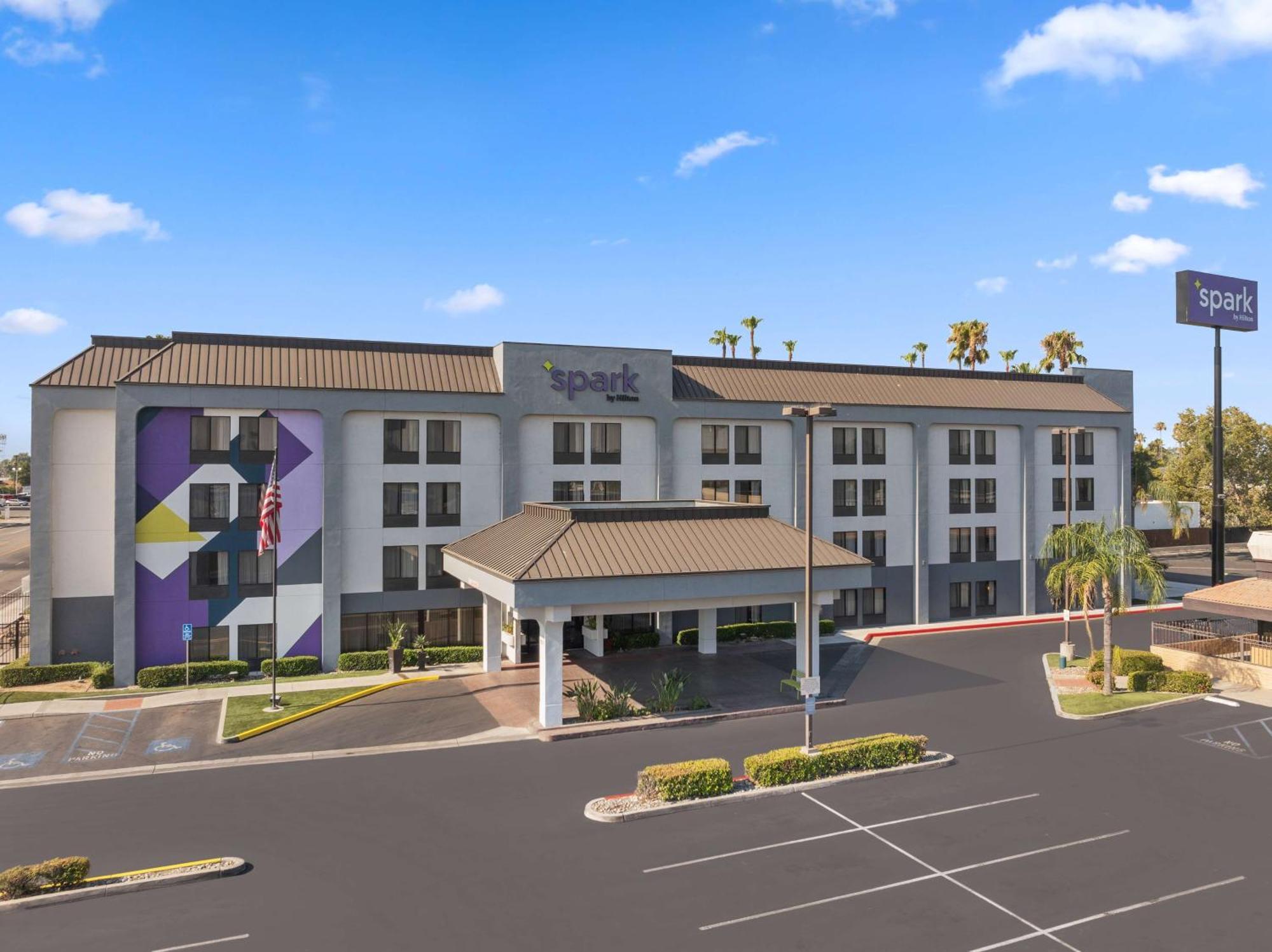 Spark By Hilton Bakersfield Central Экстерьер фото